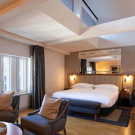 Hilton מלון